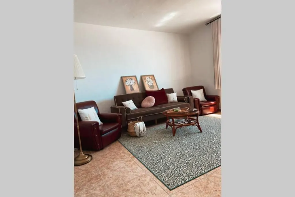 Large 90M2 Canary Apartment, Nice View, Location !の連絡先